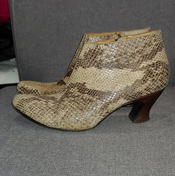 FLUEVOG Lynx Booties - Picture 4 of 9